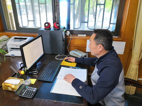 守護舌尖安全，筑牢疫情防線——飲食服務中心組織食品安全管理人員在線學習與測試紀實